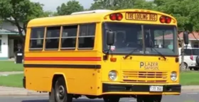 motoristas e monitores do transporte escolar